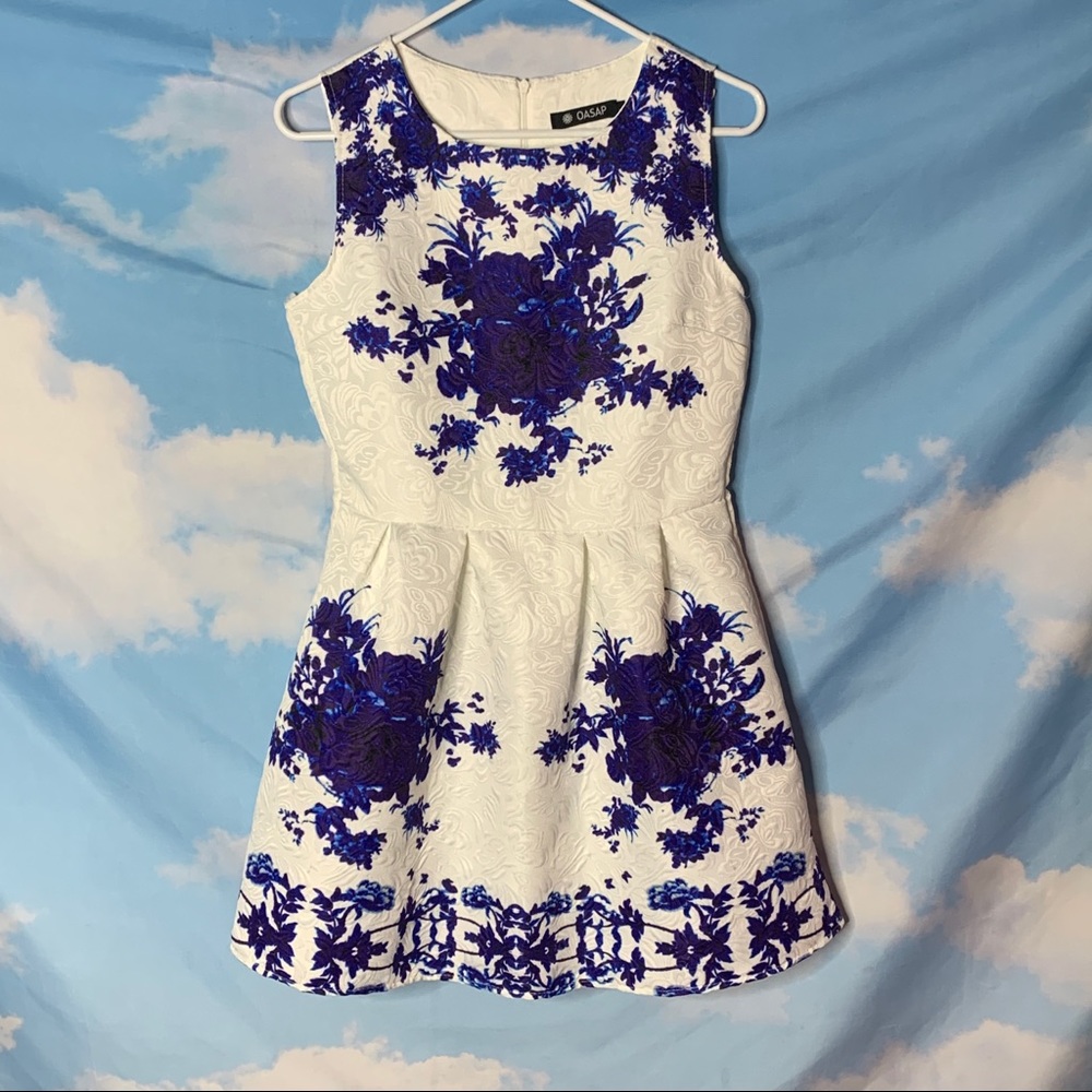 Oasap- White Dress w/Blue Flowers size Large